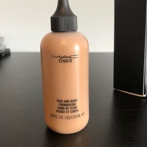 MAC Face and Body Foundation color C6